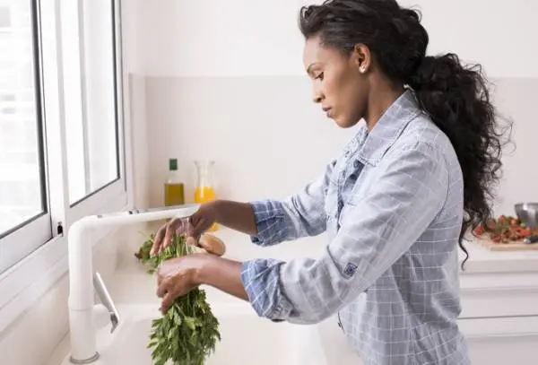 با این ترفند تا مدت طولانی تو خونه سبزی خوردن تازه داری