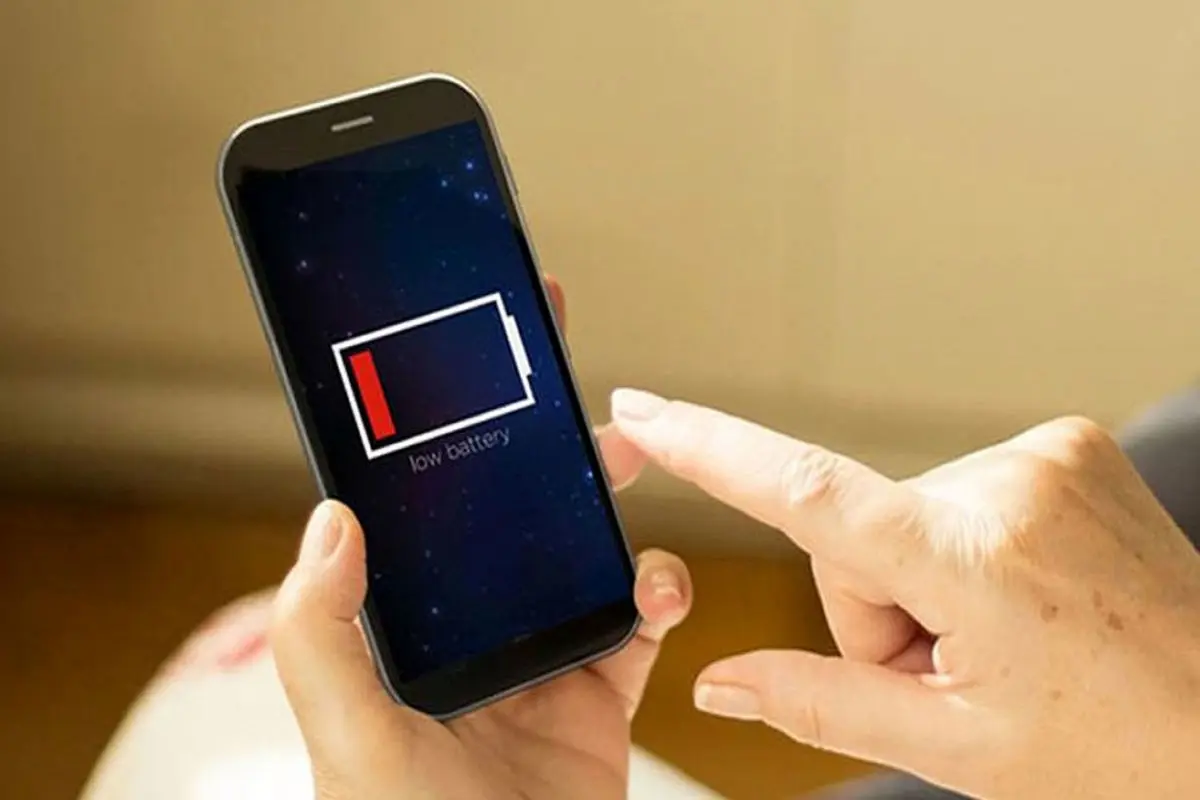 ۸ روش شارژ گوشی بدون شارژر | اگه شارژر برای گوشی نداشتم چکار کنم؟