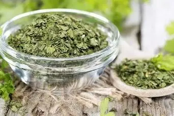 ۴ سلاح طبیعی بانوان علیه پوکی استخوان / معجون سبزیجات خشک برای استخوان‌های فولادی بانوان