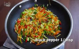 جایگزین فوق‌العاده پیتزا؛ وعده‌ای خوشمزه با کلم، هویج و تخم‌مرغ 