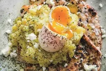 طرز تهیه یرالما یومورتا آذری | صبحانه و شام فوری با ۲ قلم ماده اصلی