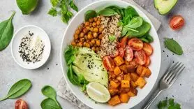 برای تنبلی تخمدان چی بخوریم ؟ رژیم غذایی برای تخمدان پلی کیستیک