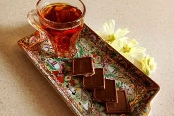 کاهش فشار خون با مصرف چای و شکلات