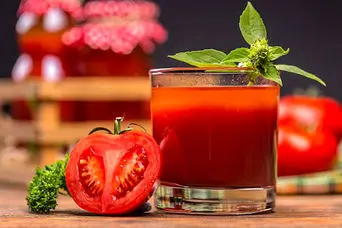 با خوردن ناشتا آب گوجه فرنگی نامیرا شوید | راز سلامتی در یک لیوان آب گوجه‌فرنگی 