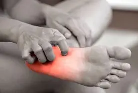 خارش کف پا را جدی بگیرید! از دیابت تا نارسایی کبد