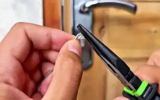 اگه کلید و تو خونه جا گذاشتی دیگه غصه نخور ؛ روش اضطراری باز کردن قفل در بدون کلید تنها با یک کارت!