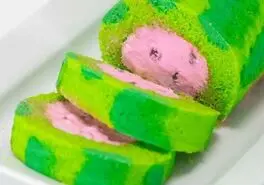 طرز تهیه رولت هندوانه‌ای؛ دسری یلدایی ساده و خوشمزه