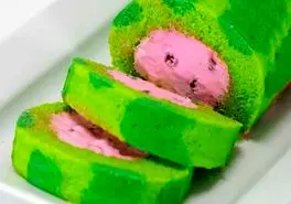 طرز تهیه رولت هندوانه‌ای؛ دسری یلدایی ساده و خوشمزه