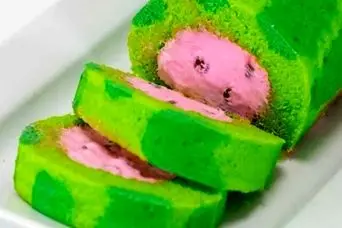 طرز تهیه رولت هندوانه‌ای؛ دسری یلدایی ساده و خوشمزه