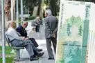 واریز ویژه هدیه دهه ولایت به حساب بازنشستگان | پرداخت بن‌کارت عیدانه به این گروه از بازنشستگان
