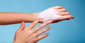 از بین بردن خشکی پوست دست توسیم ثانیه | 5 راهکار برای خداحافظی با دست‌ های خشک