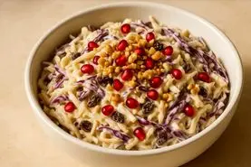 سالاد کلم و انار و کشمش ؛ ترد، خوش‌رنگ و پاییزه در 15 دقیقه