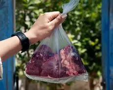 آغاز توزیع مرحله دوم  گوشت گرم و رایگان برای این دهک‌ها / توزیع بسته معیشتی به خانوارهای کم درآمد