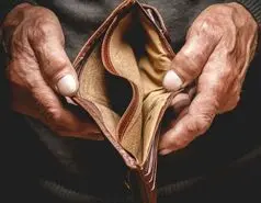 ۹ نگرشی که درِ فقر را به زندگی ما باز می‌کنند.