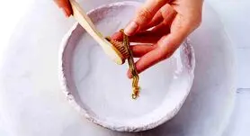 چگونه طلا را تمیز کنیم؟ | با این راهکار فوری طلا هاتو تو یک چشم بهم زدن براق کن