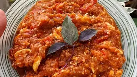 طرز تهیه میرزا قاسمی | با چند بادمجان کبابی این غذای گیلانی را درست کن