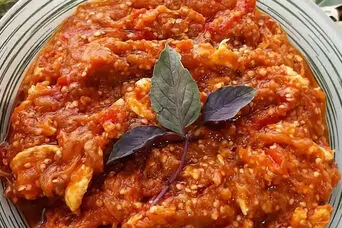 طرز تهیه میرزا قاسمی | با چند بادمجان کبابی این غذای گیلانی را درست کن