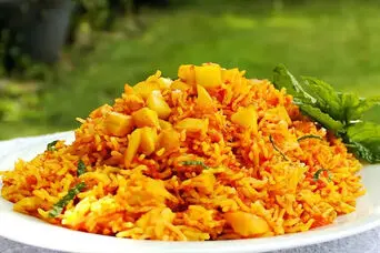طرز تهیه استانبولی‌پلو بدون گوشت | دمی گوجه‌ای خوش‌رنگ با ته‌دیگ سیب‌زمینی