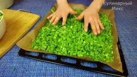 ترفند جادویی خشک کردن پیازچه بدون تغییر رنگ و بو | با این ترفند همیشه پیازچه دارید