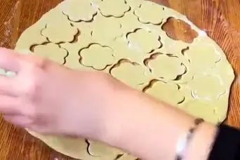 طرز تهیه شیرینی ساده و خوشمزه تنها با یک تخم مرغ