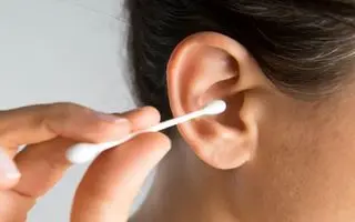 روش خانگی از بین بردن جرم گوش مثل آب خوردن! | واسه جرمگیری گوش دیگه دکتر نرو