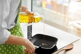 روغن اضافی را با این روش‌ها از غذای خود حذف کنید