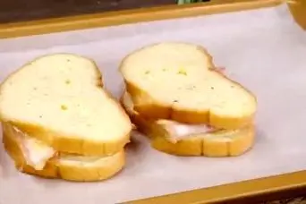 طرز تهیه ساندویچ پیتزا با نان تست  در نیم ساعت