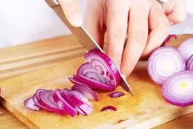 سلامت ریه ها را در هوای آلوده با خوردن پیاز خام تضمین کنید