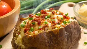 طرز تهیه سیب‌زمینی شکم‌پر بدون گوشت | ساده، اقتصادی و سیرکننده