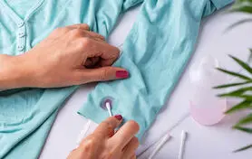 از بین بردن لکه لاک از روی هر نوع پارچه، لباس و فرش | بیا اینجا تا بگم چطوری سه سوته تمیز کنی