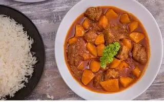 خورشت «به» با ماهیچه ؛ غذای مجلسی شب یلدا 