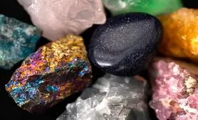 نگهداری یکی از این سنگ ها در خانه کلی ثروت ،خوش شانسی و رزق و روزی میاره
