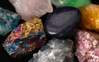 نگهداری یکی از این سنگ ها در خانه کلی ثروت ،خوش شانسی و رزق و روزی میاره