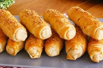 طرز تهیه بورک سیب‌زمینی رولی بدون گوشت؛ با نان لواش ترد و مغز نرم