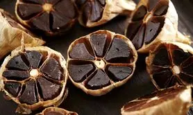 این سبزی سیاه و  پرخاصیت  را اینگونه مصرف کنید کبد چرب درمان و چربی شکمی آب می شود