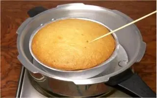 چگونه بدون فر، با قابلمه کیک و پیتزا بپزیم؟ | چگونه با قابلمه یک فر خانگی بسازیم؟