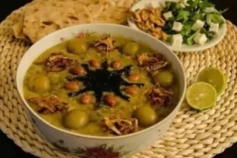 طرز تهیه آش گوجه‌ سبز؛ غذایی سنتی مخصوص بهار