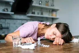 اگر کسی این علائمو داشت یعنی داره به خودکشی فکر میکنه + روش درمان و کمک