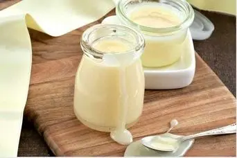 طرز تهیه شیر عسل خانگی با طعم بی‌نظیر