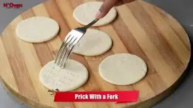 طرز تهیه مینی پیتزا در ماهیتابه بدون نیاز به فر