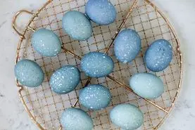 رنگ کردن تخم مرغ با مواد خونگی و طبیعی در 3 دقیقه