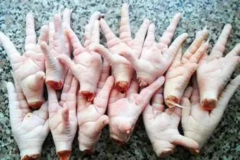 ترفند تمیز کردن سریع و بدون بو پای مرغ در خانه | چگونه پای مرغ را به‌درستی تمیز کنیم؟