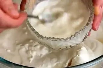 دسر برف سفید، یک دسر زمستانی خوشمزه و جذاب !