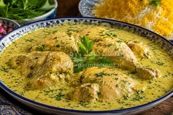 طرز تهیه مرغ دوغی در تابه و فر؛ راز خوشمزه شدن مرغ با یک روش ساده