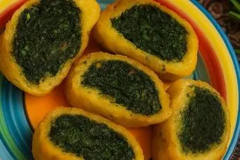 طرز تهیه کوکو سبزی رولتی بدون ترک؛ فوت‌وفن رول‌کردن و برش‌های تمیز