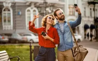 روانشناسان می گویند: این نشونه ها میگه که یکی شما رو دوست داره و  داره بهت نخ میده!