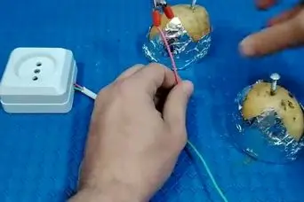 شارژ رایگان موبایل با یک سیب زمینی |هرجا که برق نبود گوشی خود را با سیب زمینی شارژ کنید