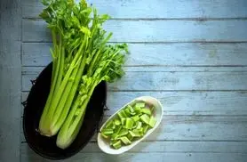 این سبزی کاهش دهنده وزن و تنظیم قند خون سرشار از ویتامین K، ویتامین A و پتاسیم
