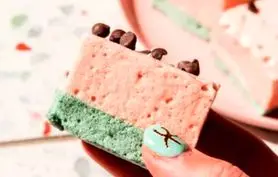 طرز تهیه مارشملو هندوانه‌ای خانگی برای شب یلدا