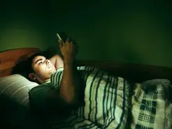 روانشناسی شخصیت : ۸ ویژگی شخصیتی افرادی که همیشه می‌گذارند باتری گوشی‌شان تمام شود